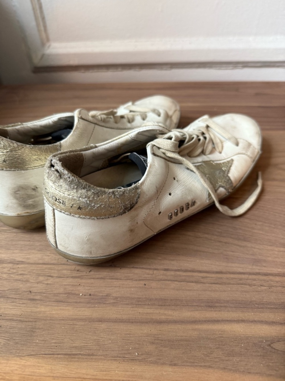 Golden Goose Style White superstar Leather Star Sneakers with Gold Accents - Picture 4 of 6